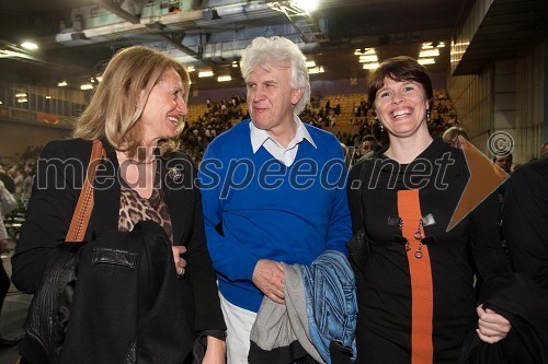 Carmen Dobnik, odvetnica, Andrej Šifrer, glasbenik in spremljevalka Tanja