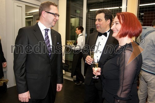 Marko Filli, generalni direktor RTV Slovenija, Mitja Bervar, ravnatelj Opera in balet Ljubljana in soproga 	Sonja Kralj Bervar