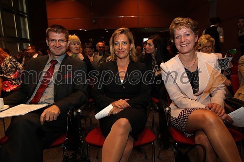 Dejan Turk, predsednik uprave Simobil d.d. ter Združenja Manager, Maria Anselmi, generalna direktorica družbe Bisnode in Sonja Gole, generalna direktorica Adria Mobil d.o.o. ter predsednica sekcije managerk v Združenju Manager