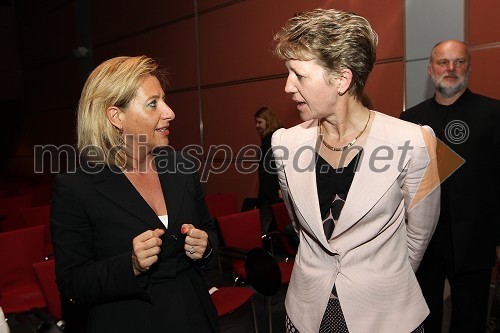 Maria Anselmi, generalna direktorica družbe Bisnode in Sonja Gole, generalna direktorica Adria Mobil d.o.o. ter predsednica sekcije managerk v Združenju Manager