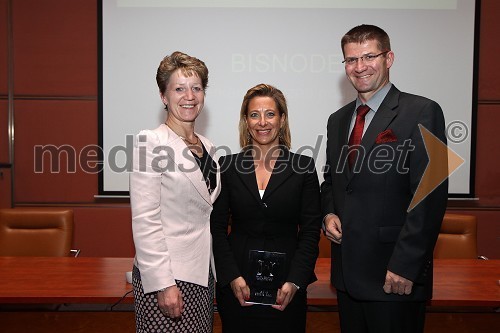 Sonja Gole, generalna direktorica Adria Mobil d.o.o. ter predsednica sekcije managerk v Združenju Manager, Maria Anselmi, generalna direktorica družbe Bisnode in Dejan Turk, predsednik uprave Simobil d.d. ter Združenja Manager 	