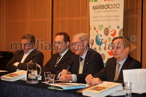 	Marino Budicin, podžupan Rovinja, prof. Egidio Ivetić, prorektor Univerze v Padovi, prof. Giovanni Radossi, direktor Centra za povijesna istraživanja, Rovinj, Maurizio Tremul, predsednik izvršnega odbora italijanske unije