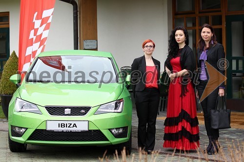 Ksenija Kovče, vodja marketinga znamke Seat pri Porsche Slovenija d.o.o., Urška Centa in Simona Mavsar, direktorica znamke Seat pri Porsche Slovenija d.o.o.