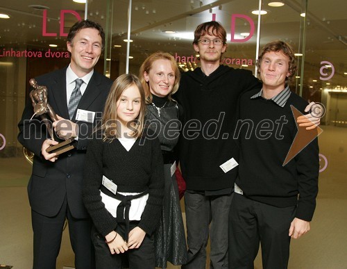 Stane Plaskan, direktor podjetja Dat-Con - dobitnik priznanja Zlata Gazela 2006, Sara, Breda, Dejan in Domen