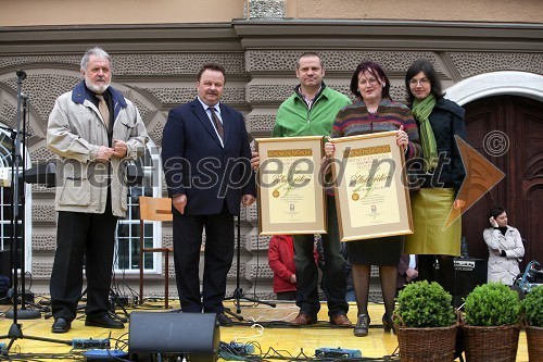 Dr. Janez Bogataj, etnolog, Štefan Pavlinjek, predsednik Obrtne zbornice Slovenije in dobitniki Zlate Vilice