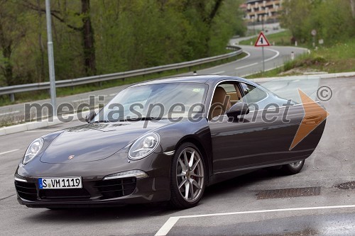 Porsche 911 Carrera S
