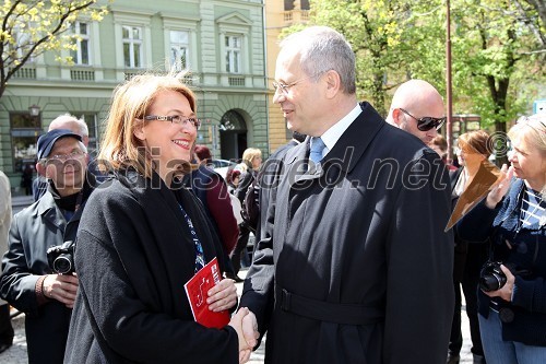 Mirjana Koren, direktorica Pokrajinskega muzeja Maribor in Boris Sovič, predsednik uprave Elektro Maribor