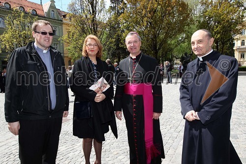 Marko Veršič, stolni župnik, Mirjana Koren, direktorica Pokrajinskega muzeja Maribor, dr. Marjan Turnšek, mariborski nadškof in dr. Franc Kramberger, nekdanji mariborski nadškof