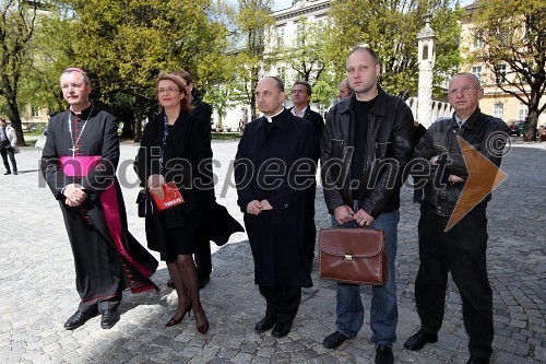 Dr. Marjan Turnšek, mariborski nadškof, Mirjana Koren, direktorica Pokrajinskega muzeja Maribor, dr. Franc Kramberger, nekdanji mariborski nadškof, Mitja Čander, programski direktor javnega zavoda EPK Maribor 2012 in Boris Cizej, glavni producent programskega sklopa Ključi mesta EPK 2012