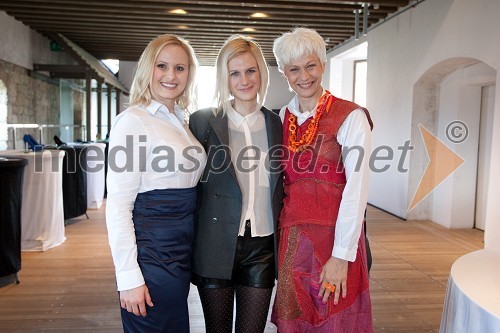 Alja Novak Viryent, oblikovalka čevljev, Tereza Poljanič in mama Barbara Drnač, novinarka