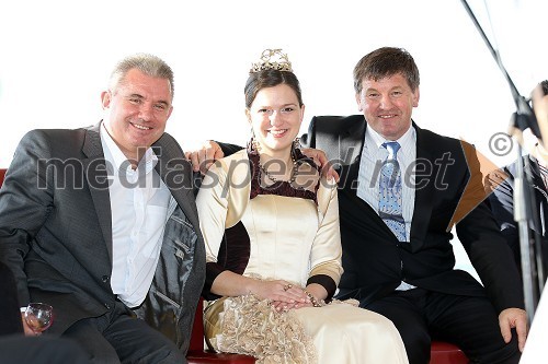 Andrej Vizjak, minister za delo, družino in socialne zadeve, Martina Baškovič, Vinska kraljica Slovenije 2012 in Franci Bogovič, minister za kmetijstvo