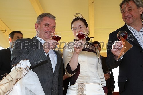 	Andrej Vizjak, minister za delo, družino in socialne zadeve, Martina Baškovič, Vinska kraljica Slovenije 2012, Roman Končar, igralec