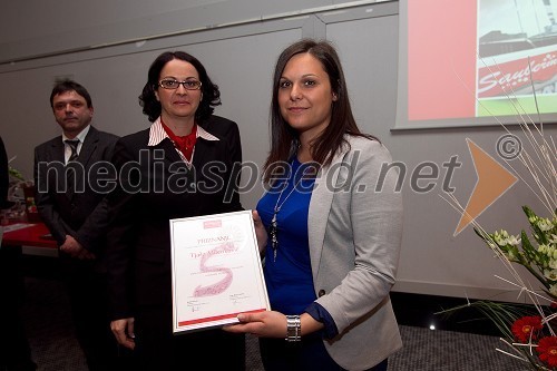 Mag. Mojca Letnik, direktorica Saubermacher Slovenija in Tjaša Milenkovič, dobitnica 1. okoljske nagrade