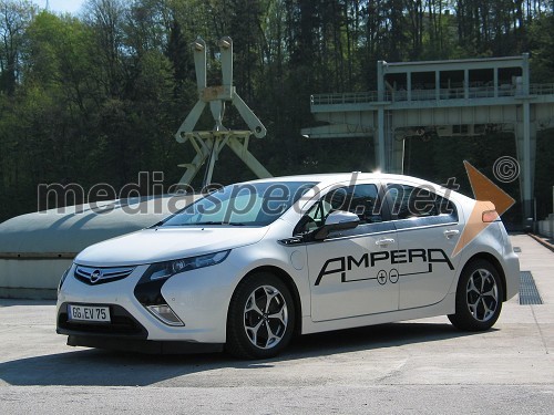 Opel Ampera je prvi električni avtomobil v Evropi s  s sistemom podaljšanega dosega