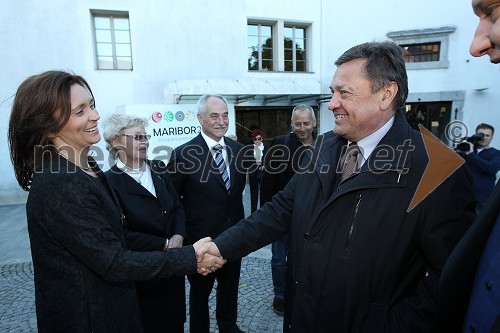 		
 	Suzana Žilić Fišer, generalna direktorica zavoda MARIBOR 2012 in Zoran Janković, župan Mestne občine Ljubljana