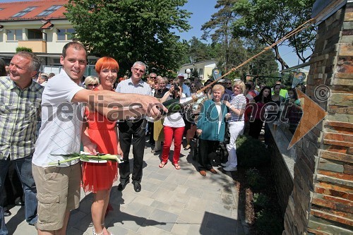 	
 	Mitja Dragšič in Eva Lepej Dragšič, lastnika biljardnice Martinela in Fan placa Geli