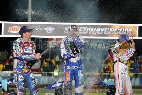 Jason Crump (Avstralija), 2. mesto, Nicki Pedersen (Danska), zmagovalec VN Češke in Tomasz Gollob (Poljska), 3. mesto