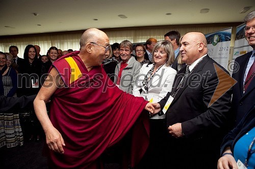 Njegova svetost, XIV. Dalajlama, prof. Rosanda Krstinić - Guščić, županja mesta Rab, Ivan Dabo, župan mesta Novalja