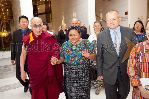 Njegova svetost, XIV. Dalajlama, dr. Rigoberta Menchú Tum in Franc Kangler, župan MOM