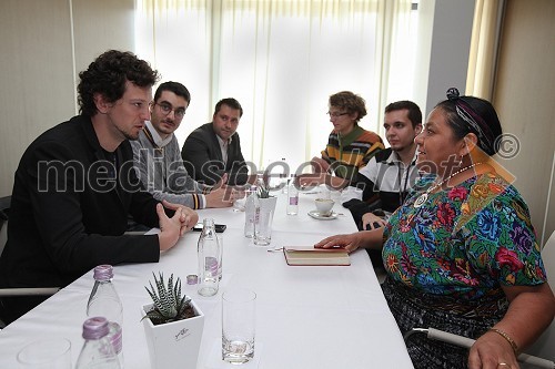 Peter Matjašič, predsednik Evropskega mladinskega foruma, dr. Rigoberta Menchú Tum, Nobelova nagrajenka