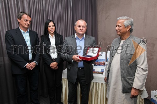 Mag. Tomaž Kancler, podžupan MOM, Astrid Bah, podžupanja MOM, Franc Kangler, župan MOM in prof. Muhammad Yunus, Nobelov nagrajenec