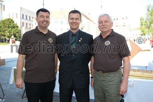 Mitja Cimerman, predsednik Lion Kluba Forum Ljubljana, Zoran Vodopija in Boris Žnidarič, guverner Združenja slovenskih Lions klubov