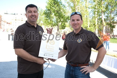 Mitja Cimerman, predsednik Lion Kluba Forum Ljubljana in Roman Dobnikar, svetovalec predsednika uprave Petrola