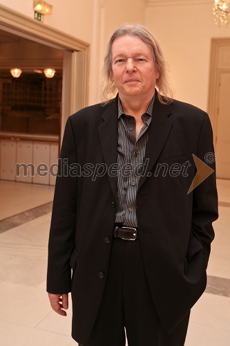 Christopher Hampton, avtor priredbe besedila Nevarna razmerja