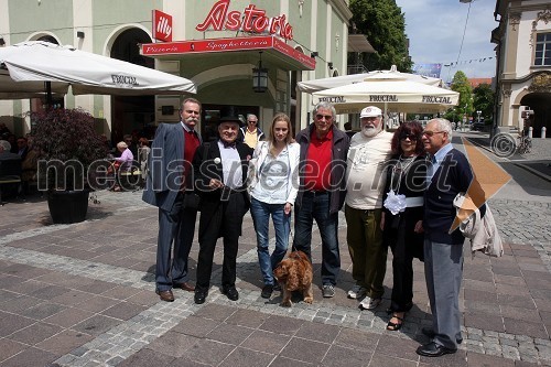 Jože Grobler, voditelj prireditve, Smiljan Pušenjak, fotografska legenda, Neža Pogačnik, Jože Pogačnik, režiser, Jure Doležal, igralec, Jasna Purgaj, stilistka in Janez Svečnik, glasbenik