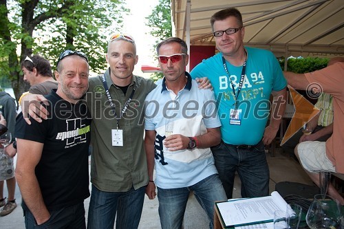 Jure Vreček, Gregor Janežič, moderator, Damijan Ambrožič, organizator teka in Niko Rakovec, moderator