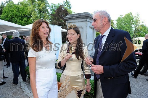 	Mira Arnšek Prosen, P&F Holding Vino d.o.o., Martina Baškovič, Vinska kraljica Slovenije 2012 in Vladimir Puklavec, lastnik P&F Jeruzalem Ormož d.o.o.