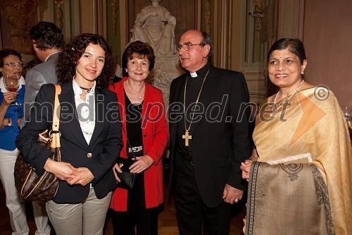 Marija Popova, soproga veleposlanka Makedonije v Sloveniji, barbara Reich, soproga veleposlanika Švice v Sloveniji, dr. Juliusz Janusz, apostolski nuncij in Veena Jerome, soproga veleposlanika Indije v Sloveniji