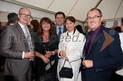 Christof Droste, direktor Hella Saturnus Slovenija, soproga Lydia Andrej Koletič, prokurist, Mint IH, soproga Mojca Hergouth Koletič, direktorica Mint International House Ljubljana in Brane Krajnik, The Slovenia Times