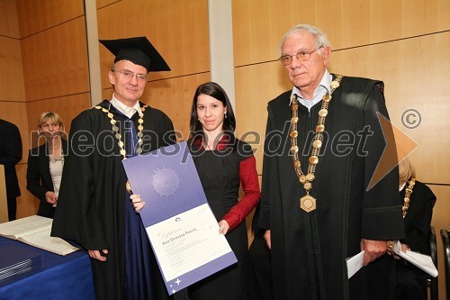 Prof. dr. Danijel Rebolj, rektor Univerze v Mariboru, dr. Ana Drmota Petrič, Fakulteta za kemijo in kemijsko tehnologijo UM in prof. dr. Miha Drofenik, Fakulteta za kemijo in kemijsko tehnologijo Univerze v Mariboru