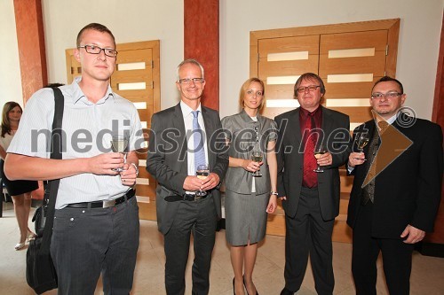 ..., prof. dr. Miroslav Premrov, Fakulteta za gradbeništvo UM, 	dr. Erika Kozem Šilih, Fakulteta za gradbeništvo UM, 	dr. Samo Lubej, Fakulteta za gradbeništvo UM in dr. Andrej Ivanič, Fakulteta za gradbeništvo UM 	 
