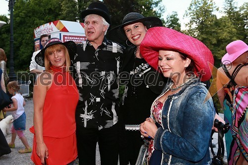 Barbra Jermann, glavna in odgovorna urednica revije Lady, Andrej Šifrer, pevec, spremljevalka Tanja ter Zdenka Kahne, lastnica in direktorica kozmetike Kahne