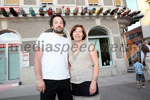 Matej Andraž Vogrinčič, umetnik in Bojana Šarkanj, lastnica Galerije Hest