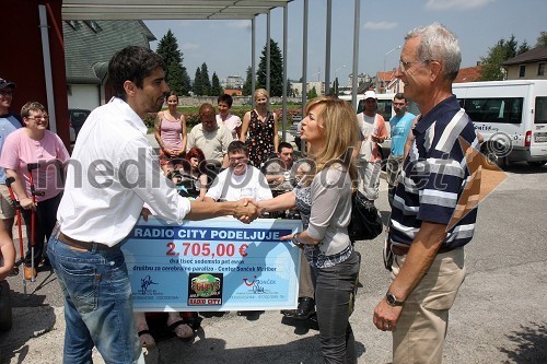 Bor Greiner, odgovorni urednik Radia City, Lidija Šestak Zorič, predsednica društva Sonček, Taras Poljanec, direktor podjetja Sončna pot