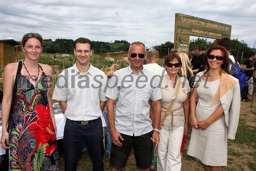 ..., Zoran Zobovič, predsednik Društva Urbani eko vrt, Dragan Bosnić, poslanec v DZ, njegova soproga in dr. Suzana Žilič Fišer, generalna direktorica zavoda Maribor 2012 - Evropska prestolnica kulture