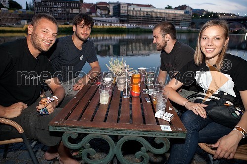 ..., Luka Kreže in Tim Strnad, producenta Mladininega odra ter Natalija Hren