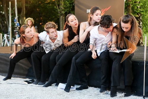 Anamaria Bagarić, Jure Gostinčar, Liza Šimenc, Katarina Čegovnik, Drejc Derganc in Mateja Železnik, plesalci studia Kjara's Dance project