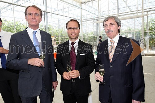 Jos Douma, veleposlanik Nizozemske v Sloveniji, Matjaž Zadravec, direktor Tuš Holding d.o.o. in ...