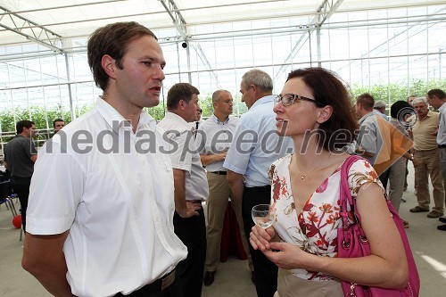 Kristjan Magdič, direktor podjetja Frontal in Alenka Marjetič Žnider, Sektor za kmetijske trge, Ministrstvo za kmetijstvo, gozdarstvo in prehrano