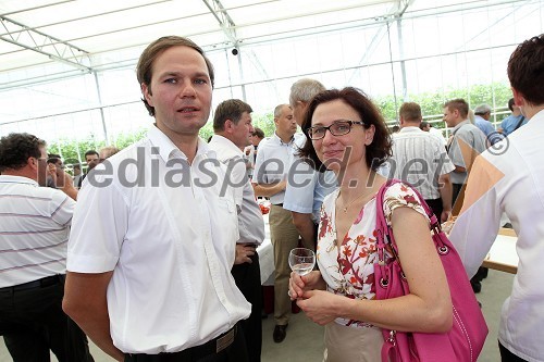 Kristjan Magdič, direktor podjetja Frontal in Alenka Marjetič Žnider, Sektor za kmetijske trge, Ministrstvo za kmetijstvo, gozdarstvo in prehrano