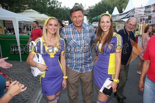 Borut Pahor, predsednik SD s hostesama