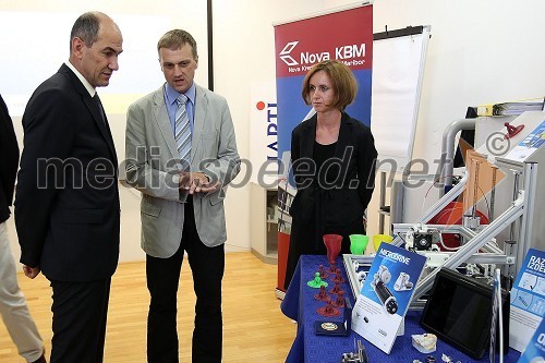 Janez Janša, predsednik vlade RS, prof. dr. Igor Drstvenšek, Tjaša Zupančič Hartner, Ortotip d.o.o.