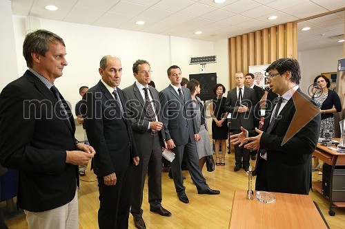 Tomaž Kancler, podžupan MOM, Janez Janša, predsednik vlade RS, dr. Žiga Turk, minister za izobraževanje, znanost, kulturo in šport, mag. Matej Rus, Tovarna podjemov