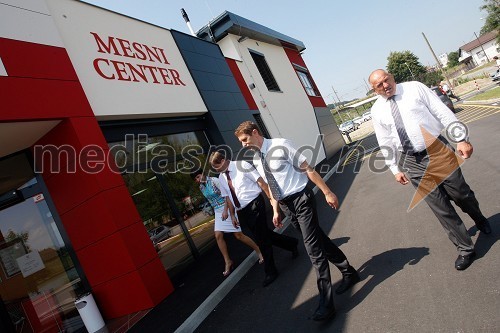 Meta Lovše, direktorica prodaje Košaki TMI, Franc Bogovič, minister za kmetijstvo in okolje, 	Jure Bojnec, predsednik uprave Košaki TMI in Milan Mikl, podžupan Mestne občine Maribor