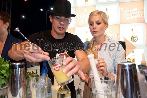 Matej Kovačič, barman, Ajda Sitar, druga spremljevalka Miss Universe Slovenije 2011