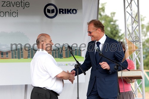 Jože Levstek, župan občine Ribnica in Janez Škrabec, direktor podjetja Riko d.o.o.